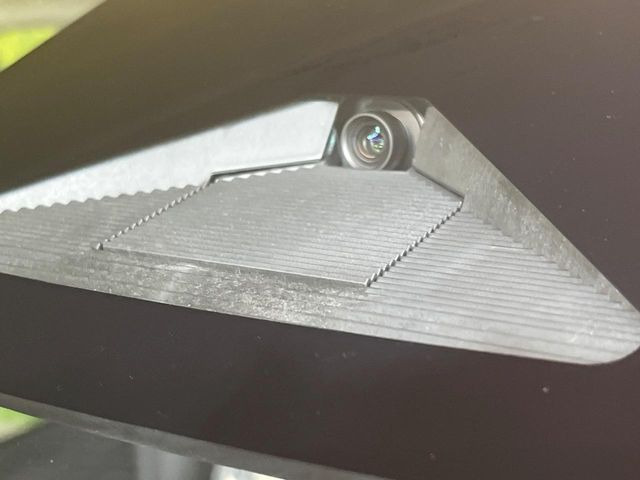 【ホンダセンシング】走行中に前方の車両等を認識し、衝突しそうな時は警報とブレーキで衝突回避と被害軽減をアシスト。より安全にドライブをお楽しみいただけます。