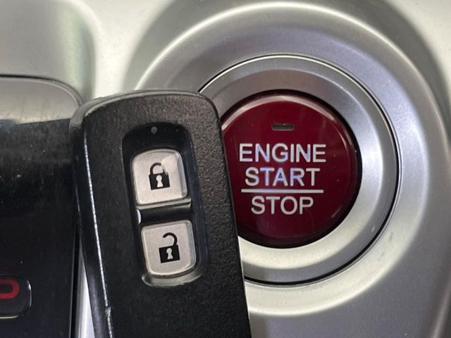 �yHonda�X�}�[�g�L�[�z�J�o����|�P�b�g�ɓ��ꂽ�܂܂ł��h�A�̎{���E�������\�ȃX�}�[�g�L�[�𑕔��B�G���W���̃I���E�I�t�����J�M�����o���K�v����������Ƃ��Ă��֗��ł���