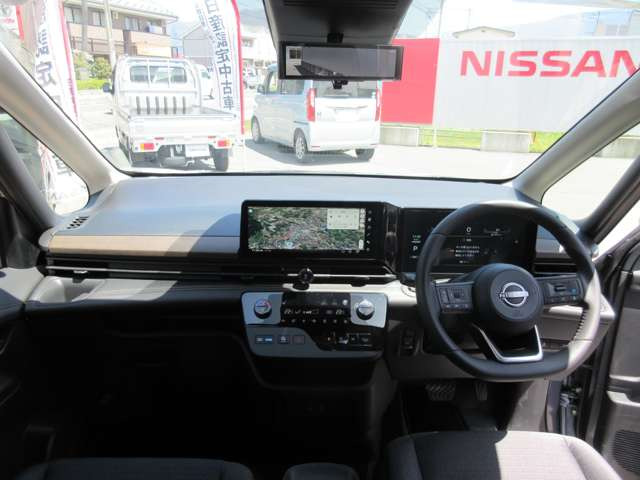 セレナ1.4 e-4ORCE ハイウェイスターV NissanConnectインフォテインメントシステム 4WD
