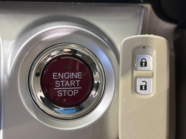 �yHonda�X�}�[�g�L�[�z�J�o����|�P�b�g�ɓ��ꂽ�܂܂ł��h�A�̎{���E�������\�ȃX�}�[�g�L�[�𑕔��B�G���W���̃I���E�I�t�����J�M�����o���K�v����������Ƃ��Ă��֗��ł���