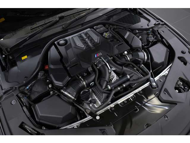 4.4L V�^8�C��DOHC�c�C���^�[�{�A625ps/76.5kgm�A�S��&times;�S��&times;�S��mm 5105&times;1945&times;1420mm�A�ԗ��d�� 2000kg