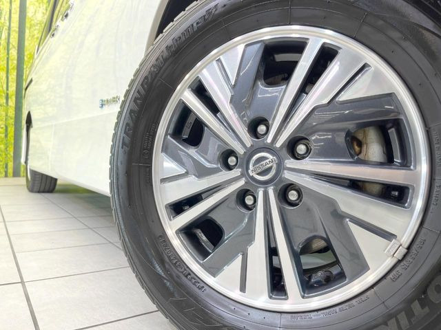 �y����15�C���`�A���~�z�C�[���z�O�ςɃ}�b�`���������A���~�z�C�[���𑕒����Ă���܂��B�e��ЊO�A���~�z�C�[����A�X�^�b�h���X�^�C�����戵�����Ă���܂��B���񂲑��k����������