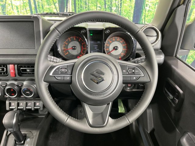 【ステアリングスイッチ】運転中、前方から目線をそらすことなく、オーディオ等の操作が可能な便利機能!安心&快適なドライブを演出してくれます♪