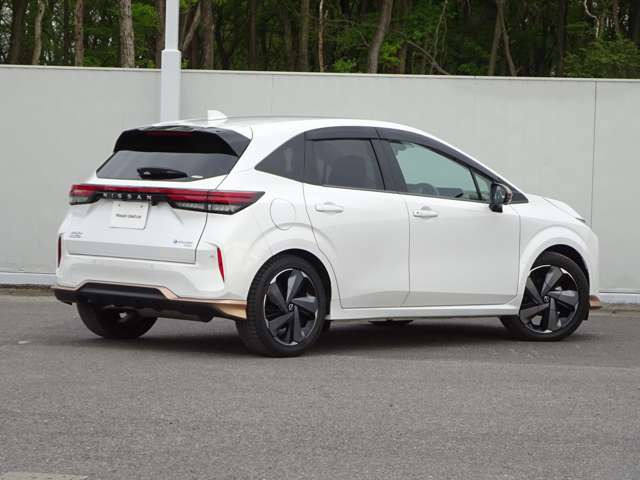 ノートオーラ1.2 G FOUR レザーエディション 4WD