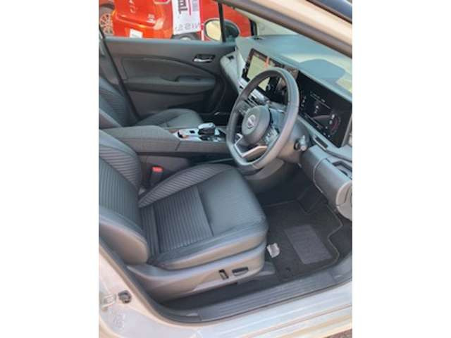 ノートオーラ1.2 G FOUR レザーエディション 4WD