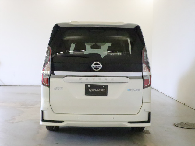 セレナ1.2 e-POWER ハイウェイスターV