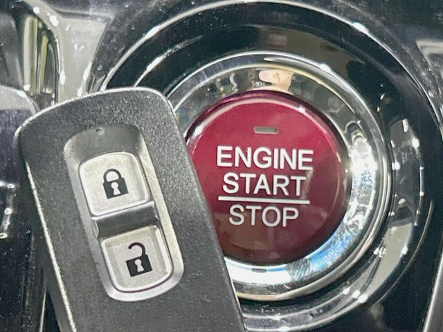 �yHonda�X�}�[�g�L�[�z�J�o����|�P�b�g�ɓ��ꂽ�܂܂ł��h�A�̎{���E�������\�ȃX�}�[�g�L�[�𑕔��B�G���W���̃I���E�I�t�����J�M�����o���K�v����������Ƃ��Ă��֗��ł���