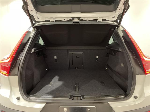 XC40B4 AWD Rデザイン 4WD