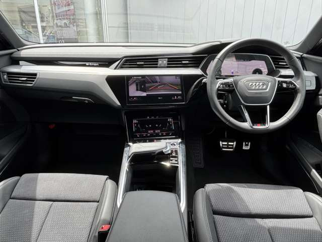 Q8スポーツバック e-tron55 クワトロ Sライン 4WD
