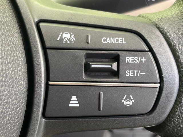 【アダプティブクルーズコントロール】高速道路での長距離走行が楽に!!自動で速度を保つクルーズコントロールが、衝突軽減システムと連携し、前方の車両を感知して車間を保つように速度調節してくれます!!