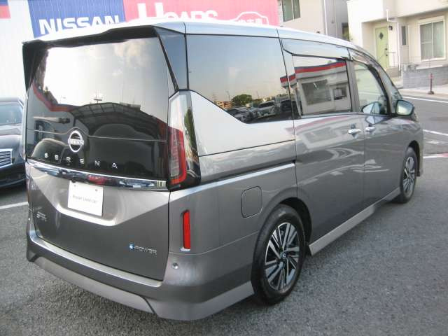 セレナ1.4 e-POWER ハイウェイスターV