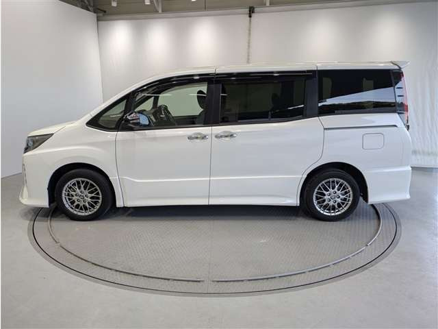 ノア1.8 ハイブリッド Si W×B II