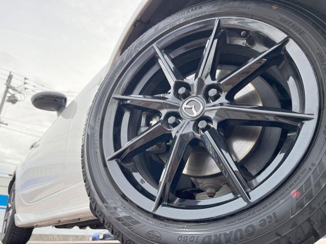 �y16�C���`�A���~�z�C�[���z�O�ςɃ}�b�`�����A���~�z�C�[���𑕒����Ă���܂��B�e��A���~�z�C�[����A�X�^�b�h���X�^�C�����戵�����Ă���܂��B���񂲑��k����������