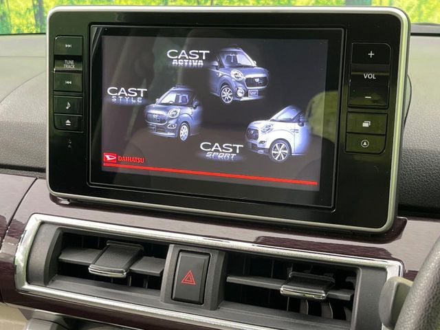 【純正8型ナビ】人気の純正ナビを装備しております。ナビの使いやすさはもちろん、オーディオ機能も充実!キャンプや旅行はもちろん、通勤や買い物など普段のドライブも楽しくなるはず♪