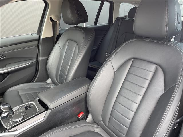 3シリーズセダン320d
