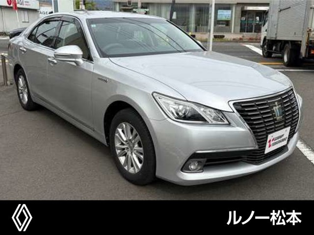 クラウンハイブリッド 2.5 ロイヤルサルーン Four 4WD