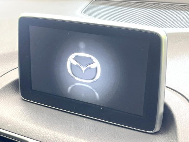 【純正ナビ】人気の純正ナビを装備しております。ナビの使いやすさはもちろん、オーディオ機能も充実!キャンプや旅行はもちろん、通勤や買い物など普段のドライブも楽しくなるはず♪