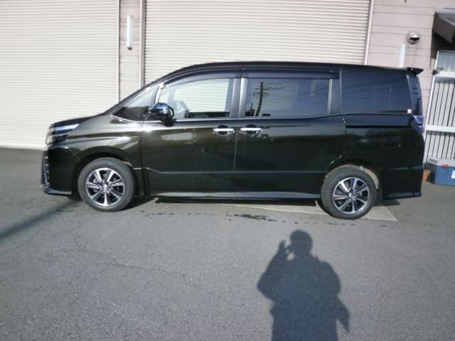 ヴォクシー2.0 ZS 煌III 4WD