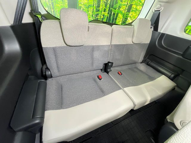 3列目シートはもちろん状態良好☆大人でもゆったりと座って頂けますので、大人数でのお出かけもラクラクです♪ご家族で、気の知れた仲間で、ドライブに行くのが楽しみですね♪