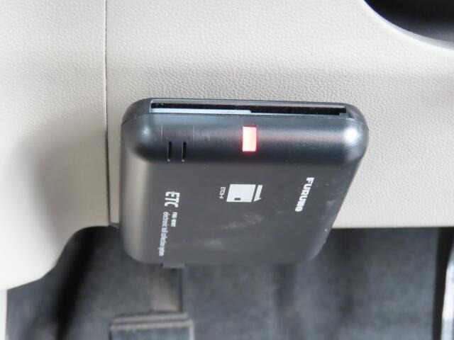 ETCも装備していますよ!ETC車載機を利用すると高速料金が割引に!!サイフにも優しい装備ですね♪