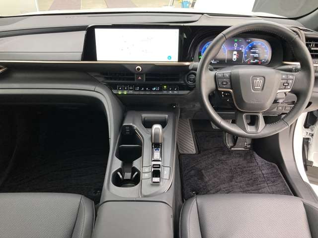 クラウンクロスオーバー2.5 G アドバンスト レザー パッケージ E-Four 4WD