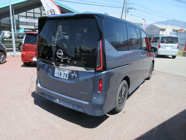 セレナ1.4 e-4ORCE ハイウェイスターV NissanConnectインフォテインメントシステム 4WD
