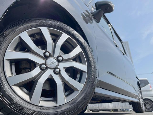 �y�����A���~�z�C�[���z�O�ςɃ}�b�`���������A���~�z�C�[���𑕒����Ă���܂��B�e��ЊO�A���~�z�C�[����A�X�^�b�h���X�^�C�����戵�����Ă���܂��B���񂲑��k����������
