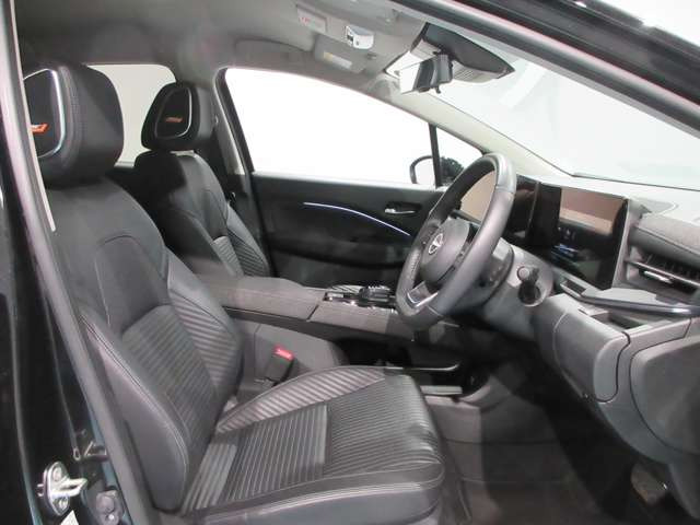 ノートオーラ1.2 G FOUR レザーエディション 4WD