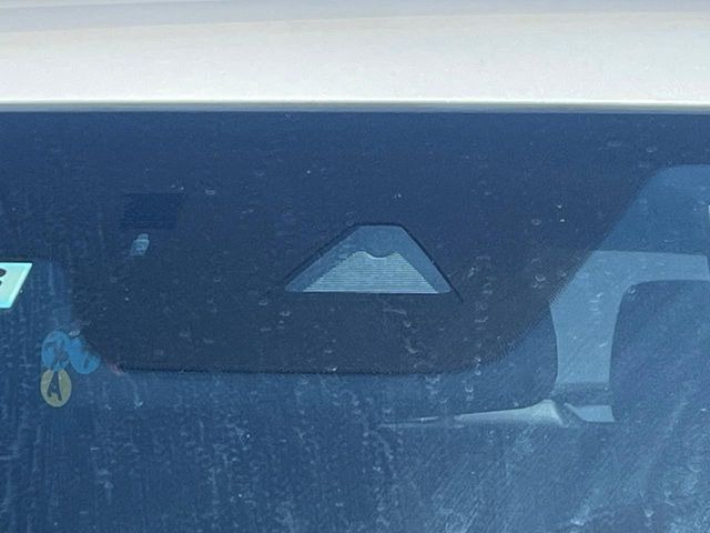 【スマートブレーキサポート】走行中に前方の車両等を認識し、衝突しそうな時は警報とブレーキで衝突回避と被害軽減をアシスト。より安全にドライブをお楽しみいただけます。