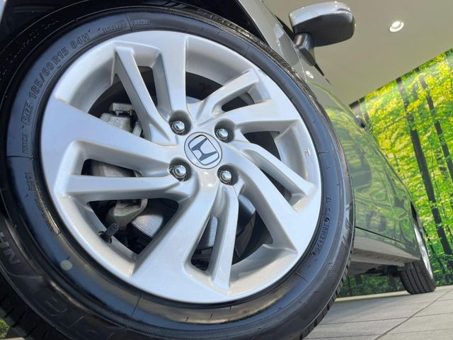 �y����15�C���`�A���~�z�C�[���z�O�ςɃ}�b�`���������A���~�z�C�[���𑕒����Ă���܂��B�e��ЊO�A���~�z�C�[����A�X�^�b�h���X�^�C�����戵�����Ă���܂��B���񂲑��k����������