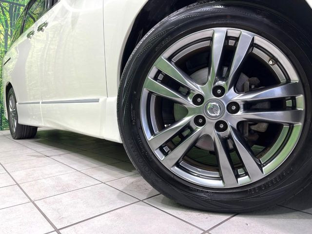 �y����18�C���`�A���~�z�C�[���z�O�ςɃ}�b�`���������A���~�z�C�[���𑕒����Ă���܂��B�e��ЊO�A���~�z�C�[����A�X�^�b�h���X�^�C�����戵�����Ă���܂��B���񂲑��k����������