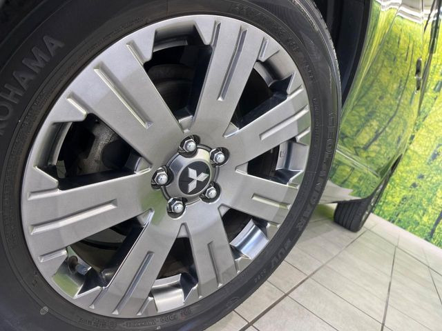�y����18�C���`�A���~�z�C�[���z�O�ςɃ}�b�`���������A���~�z�C�[���𑕒����Ă���܂��B�e��ЊO�A���~�z�C�[����A�X�^�b�h���X�^�C�����戵�����Ă���܂��B���񂲑��k����������