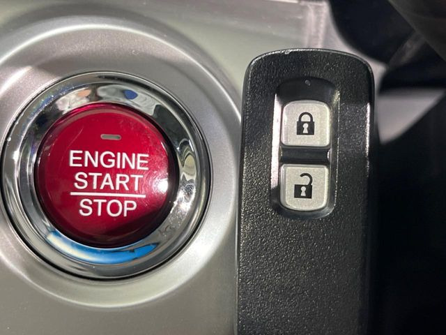 �yHonda�X�}�[�g�L�[�z�J�o����|�P�b�g�ɓ��ꂽ�܂܂ł��h�A�̎{���E�������\�ȃX�}�[�g�L�[�𑕔��B�G���W���̃I���E�I�t�����J�M�����o���K�v����������Ƃ��Ă��֗��ł���