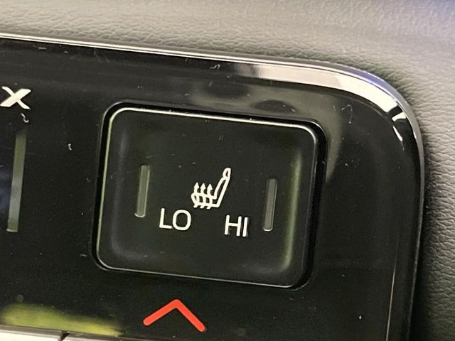 【シートヒーター】寒い日に重宝するシートヒーター!エアコンより早く温まってくれるので寒がりの人も安心ですね♪エアコンの温風は乾燥するから苦手、という方にもをおすすめです。
