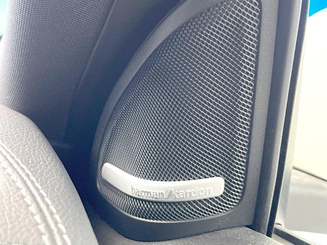 ��harman/kardon�T�E���h�V�X�e��(�I�v�V����):�I�[�f�B�I��僁�[�J�[����|����v���~�A���X�s�[�J�[�𑕔��B�����̃X�s�[�J�[����A���̗������܂ŕ����鍂�i���ȉ��y�����y���݂��������܂��B