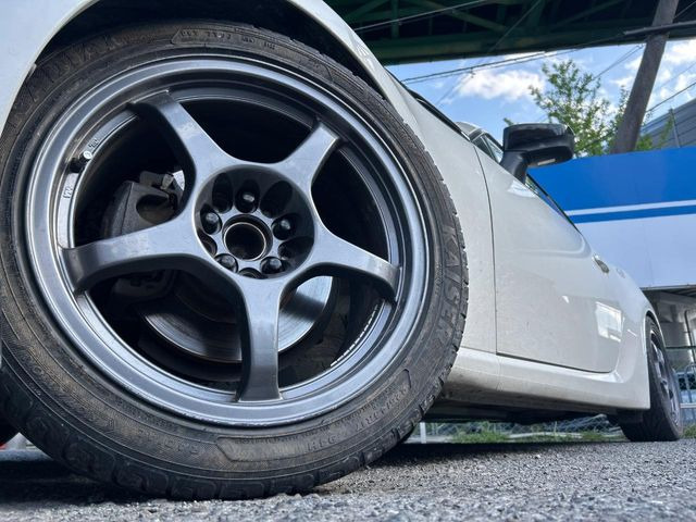 �y17�C���`�A���~�z�C�[���z�O�ςɃ}�b�`�����A���~�z�C�[���𑕒����Ă���܂��B�e��A���~�z�C�[����A�X�^�b�h���X�^�C�����戵�����Ă���܂��B���񂲑��k����������
