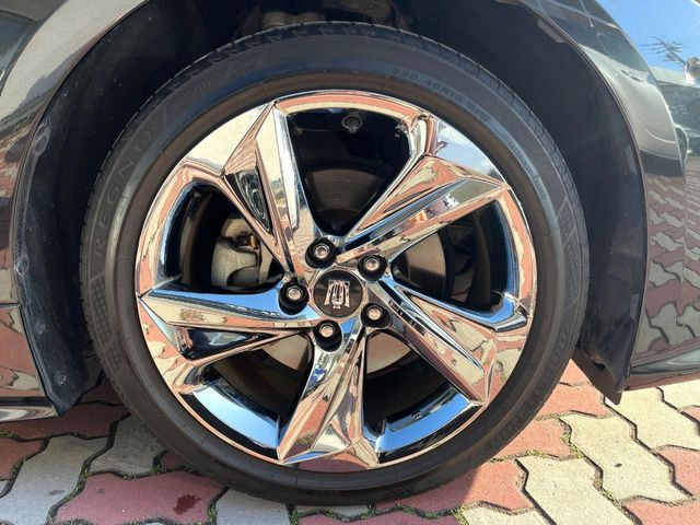 �y����18�C���`�A���~�z�C�[���z�O�ςɃ}�b�`���������A���~�z�C�[���𑕒����Ă���܂��B�e��ЊO�A���~�z�C�[����A�X�^�b�h���X�^�C�����戵�����Ă���܂��B���񂲑��k����������