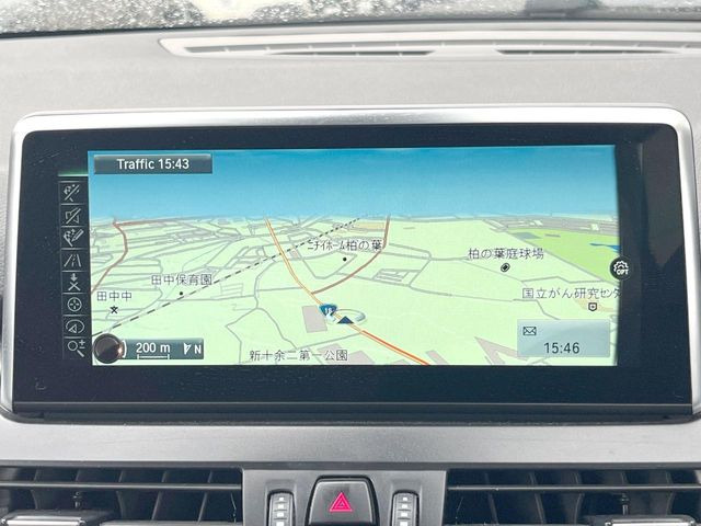 ��BMW�����i�r:��̊��̂���i�r�́A����������ԓ������o���Ă���܂��BBluetooth�Đ��ȂǃI�[�f�B�I�@�\���[�����Ă���܂��̂ŁA�^�]�����y���߂܂���