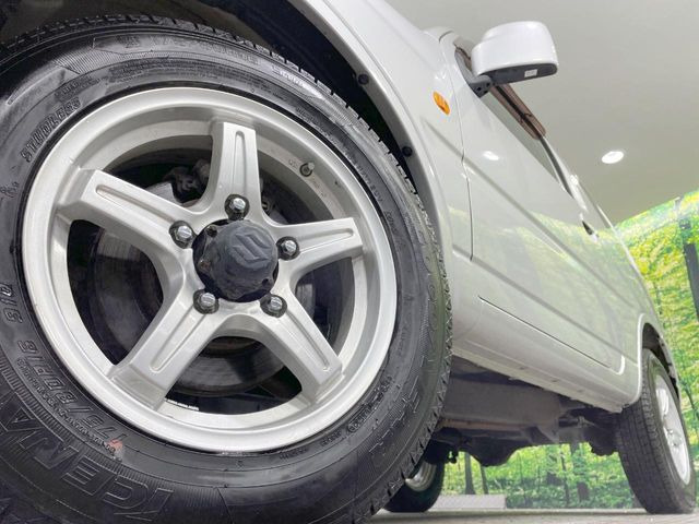 �y����16�C���`�A���~�z�C�[���z�O�ςɃ}�b�`���������A���~�z�C�[���𑕒����Ă���܂��B�e��ЊO�A���~�z�C�[����A�X�^�b�h���X�^�C�����戵�����Ă���܂��B���񂲑��k����������