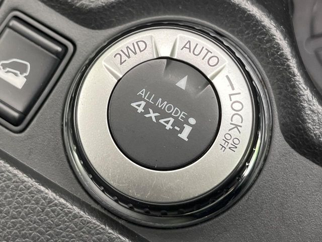 �y�I�[�����[�h4&times;4�z2WD/4WD���[�h����y�ɐ؂�ւ��\�B�R��d����2WD�A�X�^�b�N���ɖ𗧂�LOCK�AAUTO���[�h�ł�4WD�̔z���������Œ������A�H�ʏ󋵂��킸���肵��������T�|�[�g�B