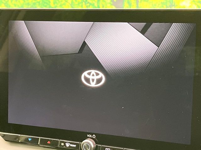 �y12.9�C���` �f�B�X�v���C�I�[�f�B�I�z���ʂ̃f�B�X�v���C��AppleCarPlay��AndroidAuto�����p�\�B�傫�ȉ�ʂŃX�}�z�i�r�A�v���������p���������܂���