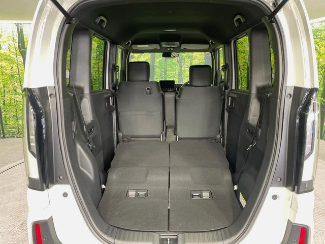 後席を格納すると、これだけの広さが!シーンに合わせたシートアレンジで、大きな荷物も積むことが出来ます♪