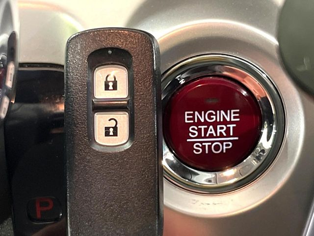 �yHonda�X�}�[�g�L�[�z�J�o����|�P�b�g�ɓ��ꂽ�܂܂ł��h�A�̎{���E�������\�ȃX�}�[�g�L�[�𑕔��B�G���W���̃I���E�I�t�����J�M�����o���K�v����������Ƃ��Ă��֗��ł���