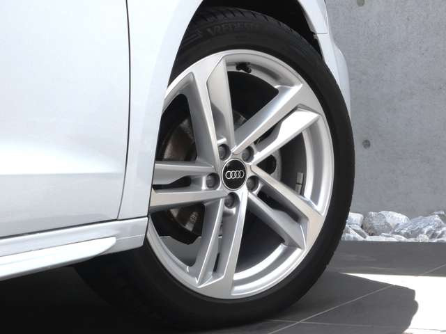 A1スポーツバック25 TFSI Sライン