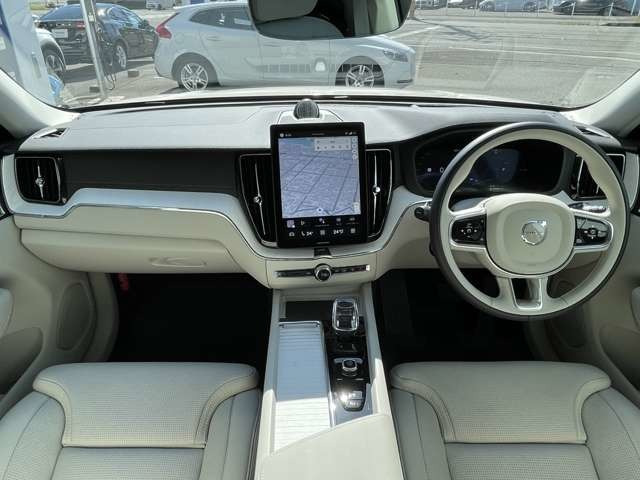 XC60ウルトラ T6 AWD プラグイン ハイブリッド 4WD