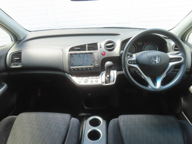 ストリーム1.8 RSZ