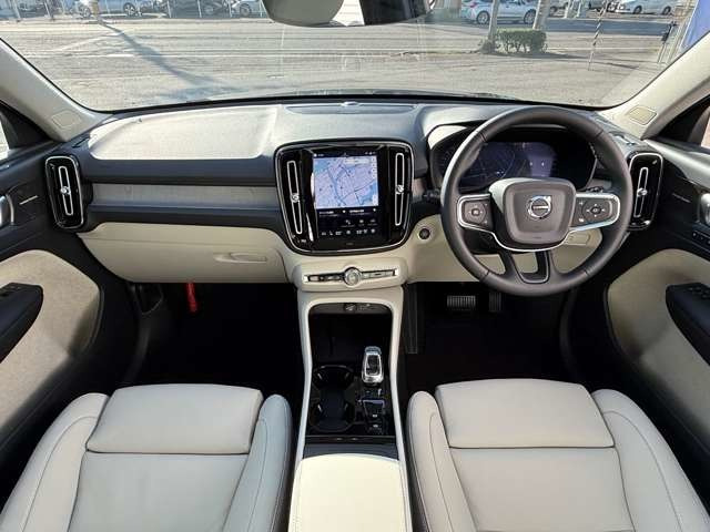 XC40ウルトラ B4 AWD 4WD