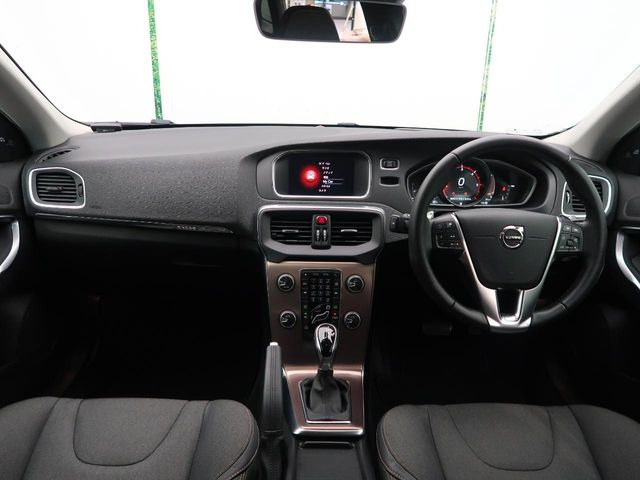 V40クロスカントリーD4 モメンタム ディーゼル