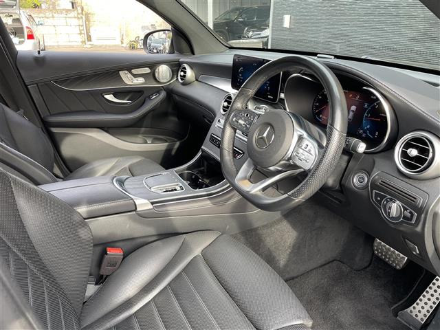 GLCクーペ220d 4マチック スポーツ 本革仕様 4WD
