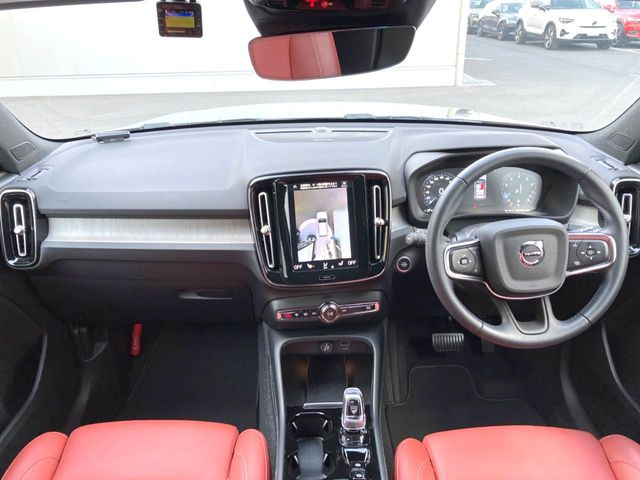 XC40B4 AWD インスクリプション 4WD